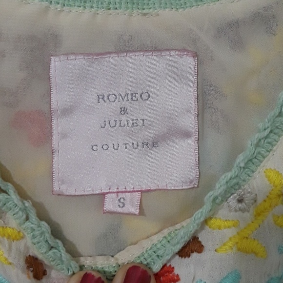Romeo & Juliet Couture embroidered top size small - Picture 7 of 8